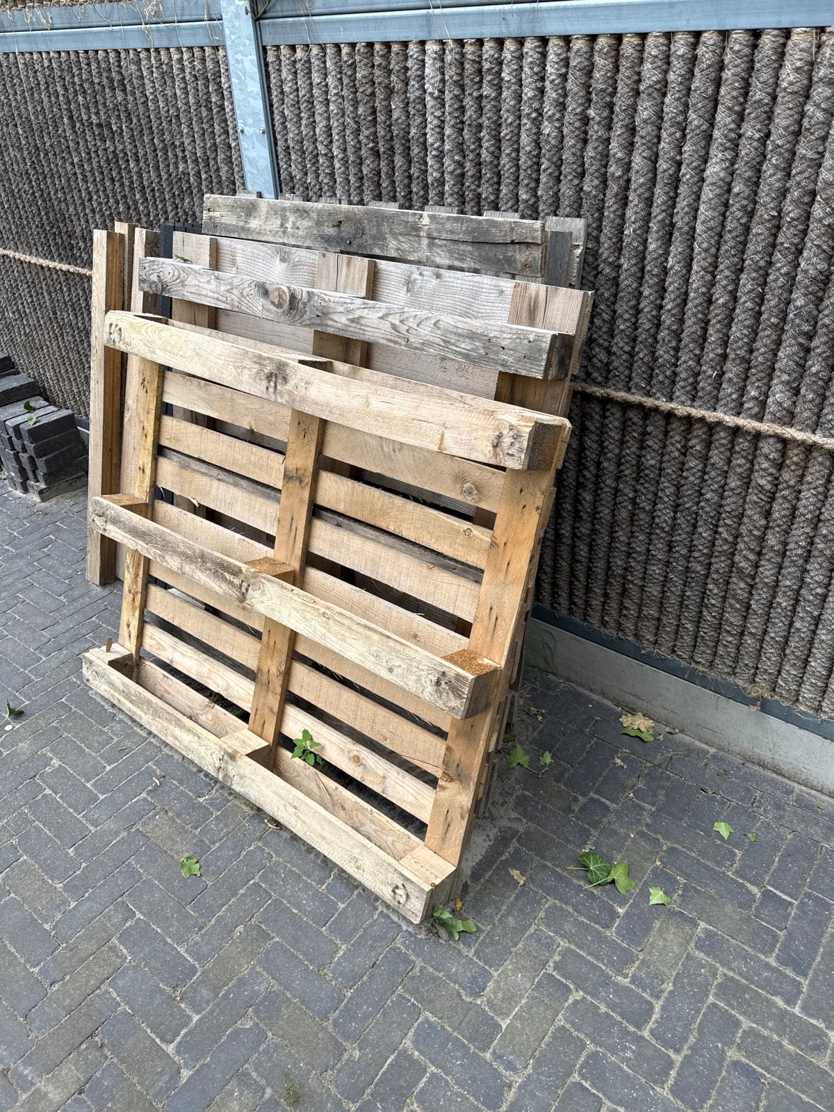 3 houten pallets GRATIS - Ideaal voor diverse projecten, Ophalen, Gebruikt, 50 mm of meer, Pallet