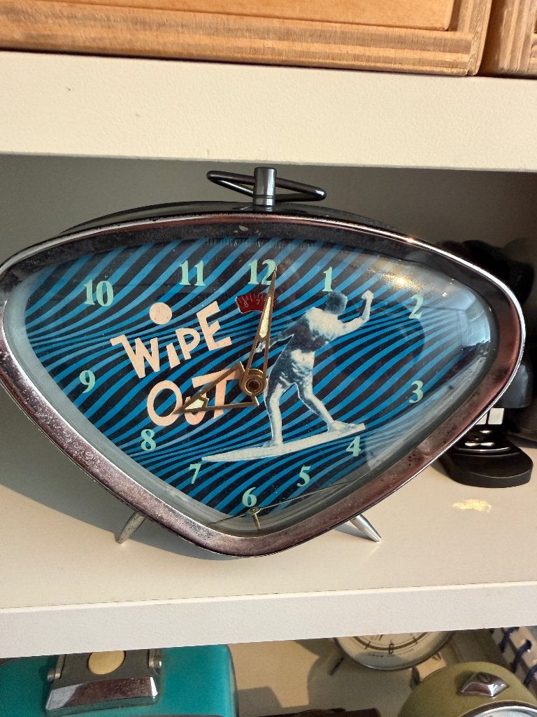 2 Triangle Alarm Clocks, Witgoed en Apparatuur, Wekkers, Ophalen of Verzenden, Zo goed als nieuw, Analoog