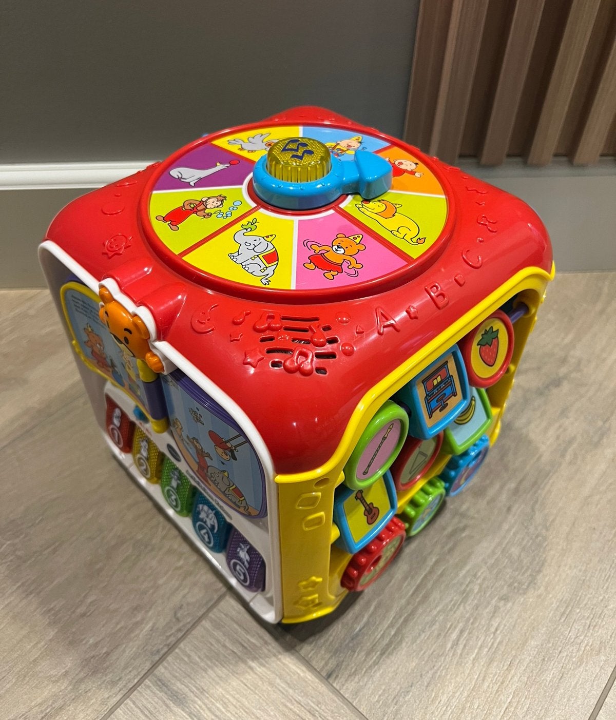 VTech Bumba activiteitenkubus –bijna nieuwstaat (incl. batt), Kinderen en Baby's, Ophalen, Zo goed als nieuw, Overige typen, Met licht