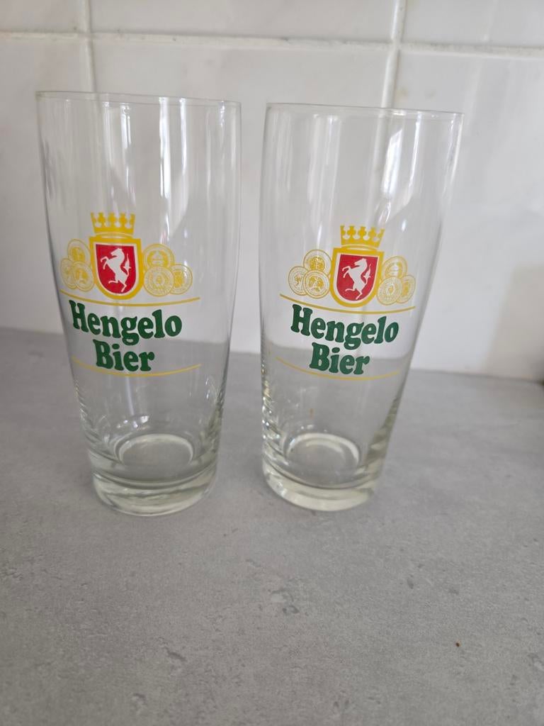 Hengelo Bierglazen - Set van 2 verzamelobjecten, Ophalen of Verzenden, Gebruikt, Glas of Glazen, Overige merken