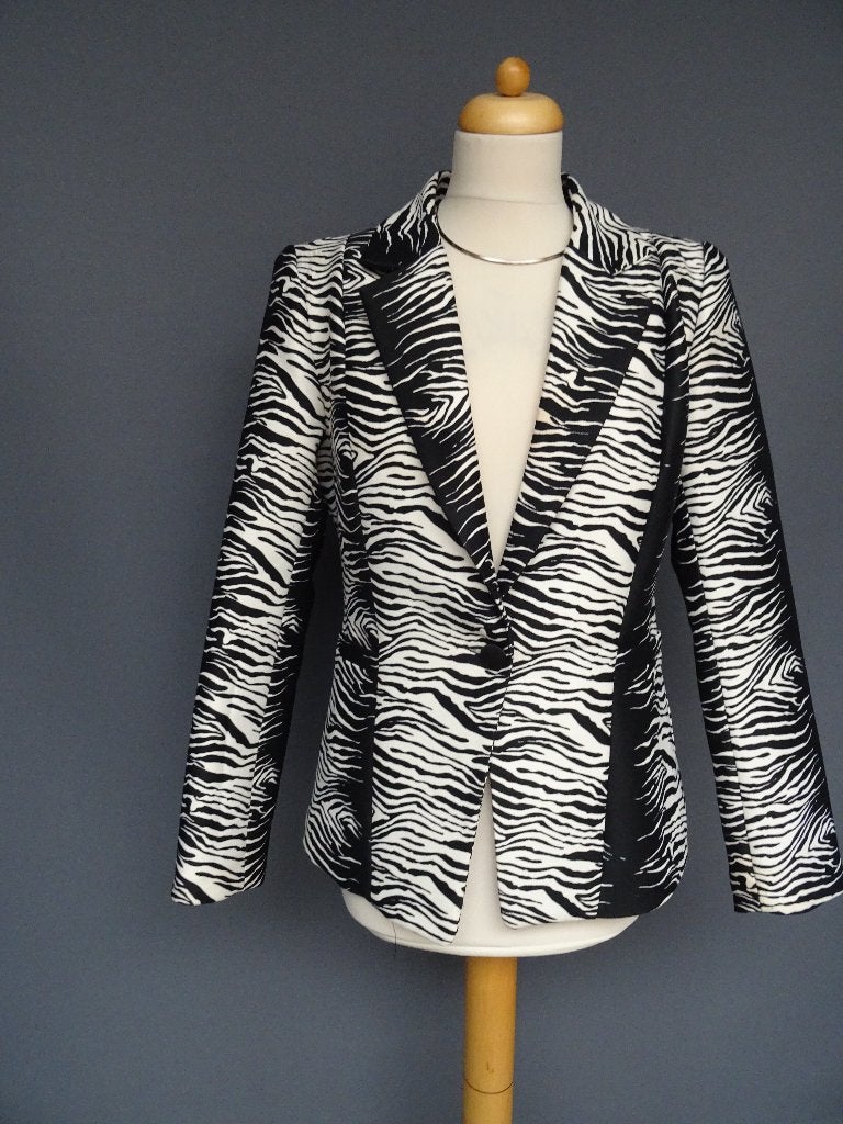 AZAKA maat L, stijlvol zwart-wit blazerjasje., Maat 38/40 (M), Zwart, Ophalen of Verzenden, Jasje