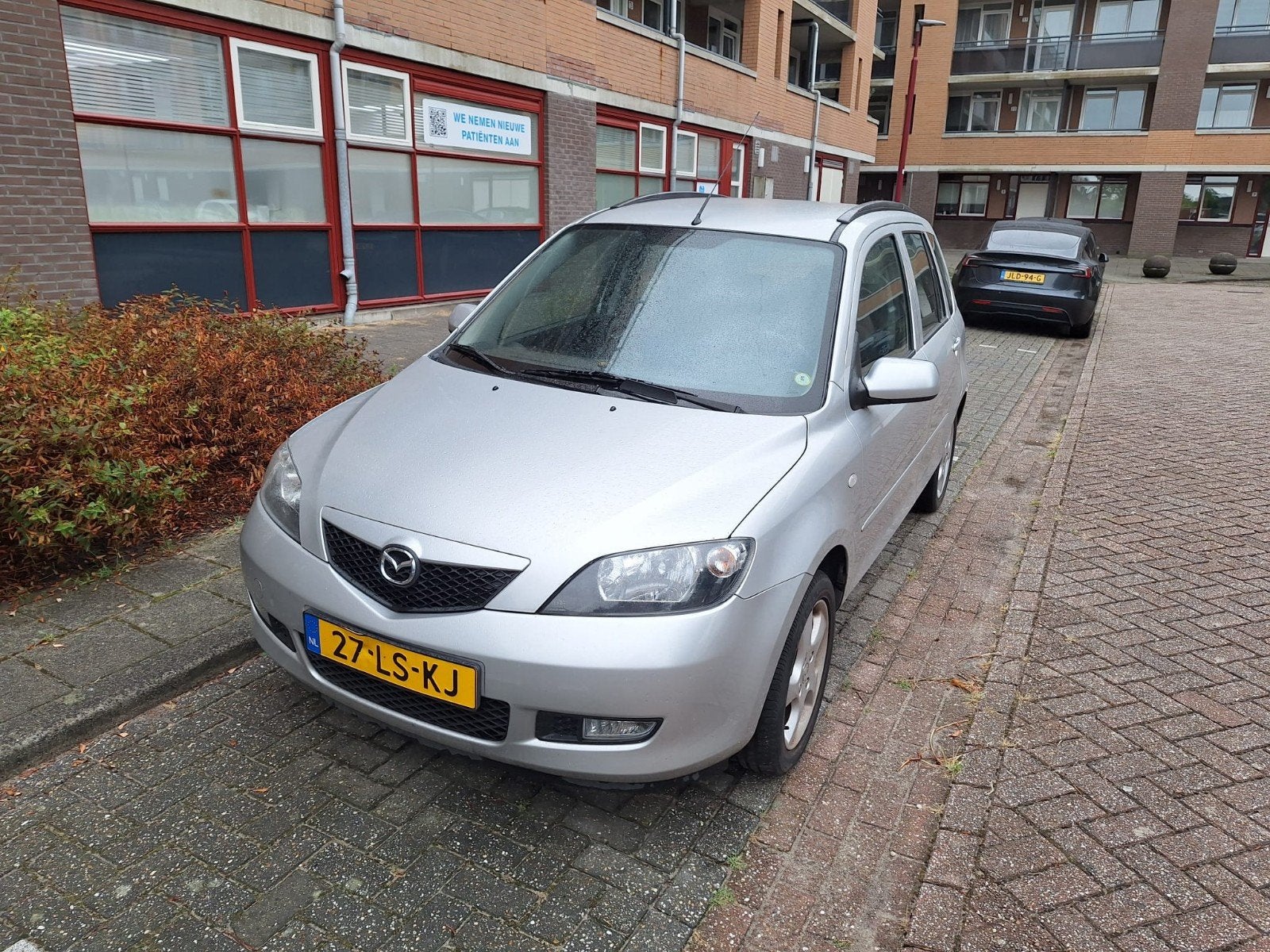 Mazda 2 1.4 16V 2003 Grijs, Auto's, Voorwielaandrijving, 1025 kg, 15 km/l, 40 €/maand