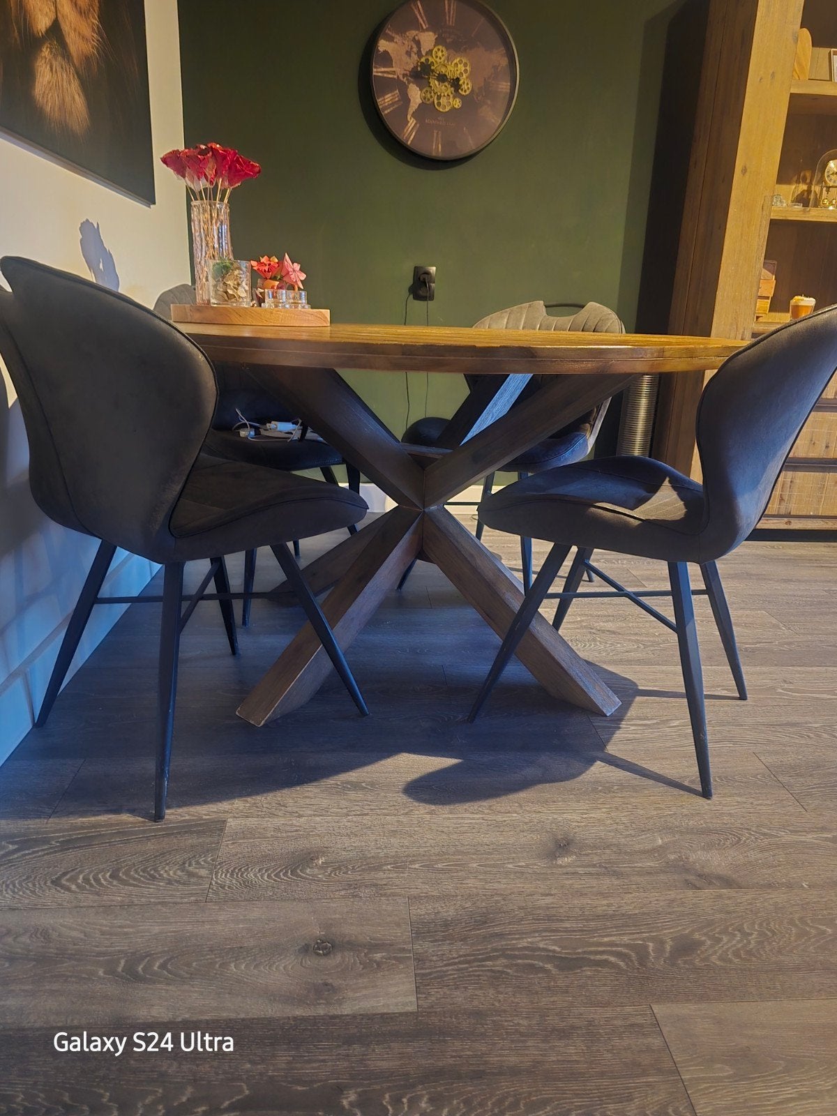 Ronde houten tafel, Ophalen
