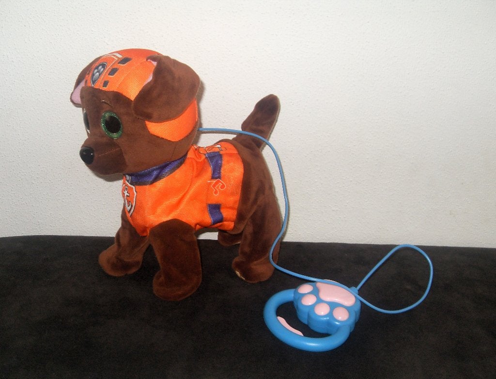 Zuma aan de lijn / wandelende hond / Paw patrol uitlaten, Kinderen en Baby's, Speelgoed | Actiefiguren, Ophalen of Verzenden, Zo goed als nieuw