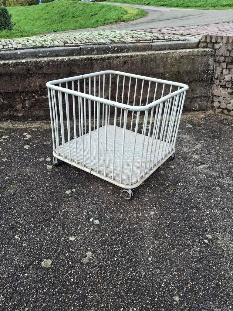 Buiten box, Kinderen en Baby's, Boxen, Ophalen of Verzenden, Gebruikt, Wieltjes