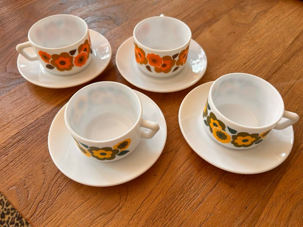 4 sets Arcopal Lotus kopjes met schotels, Verzamelen, Retro, Ophalen