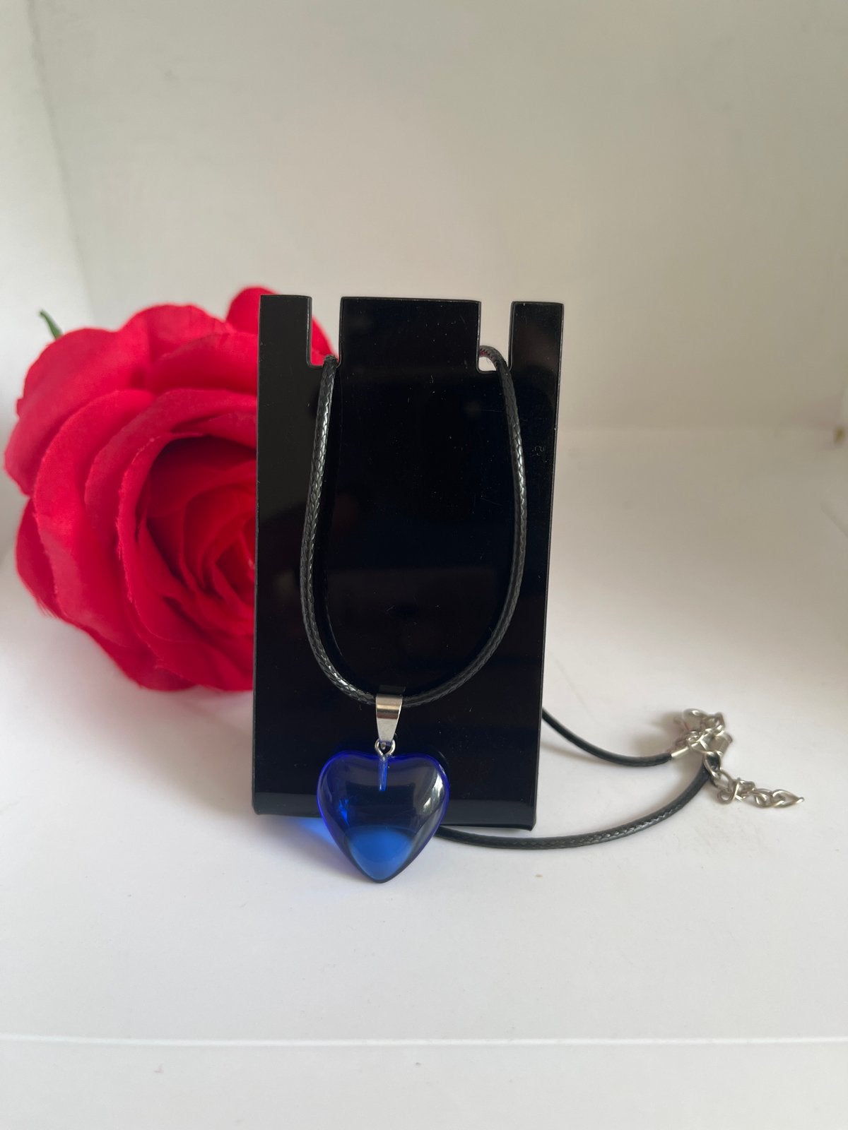 Zwarte ketting blauwe natuursteen hart, Nieuw, Overige materialen, Met hanger, Verzenden
