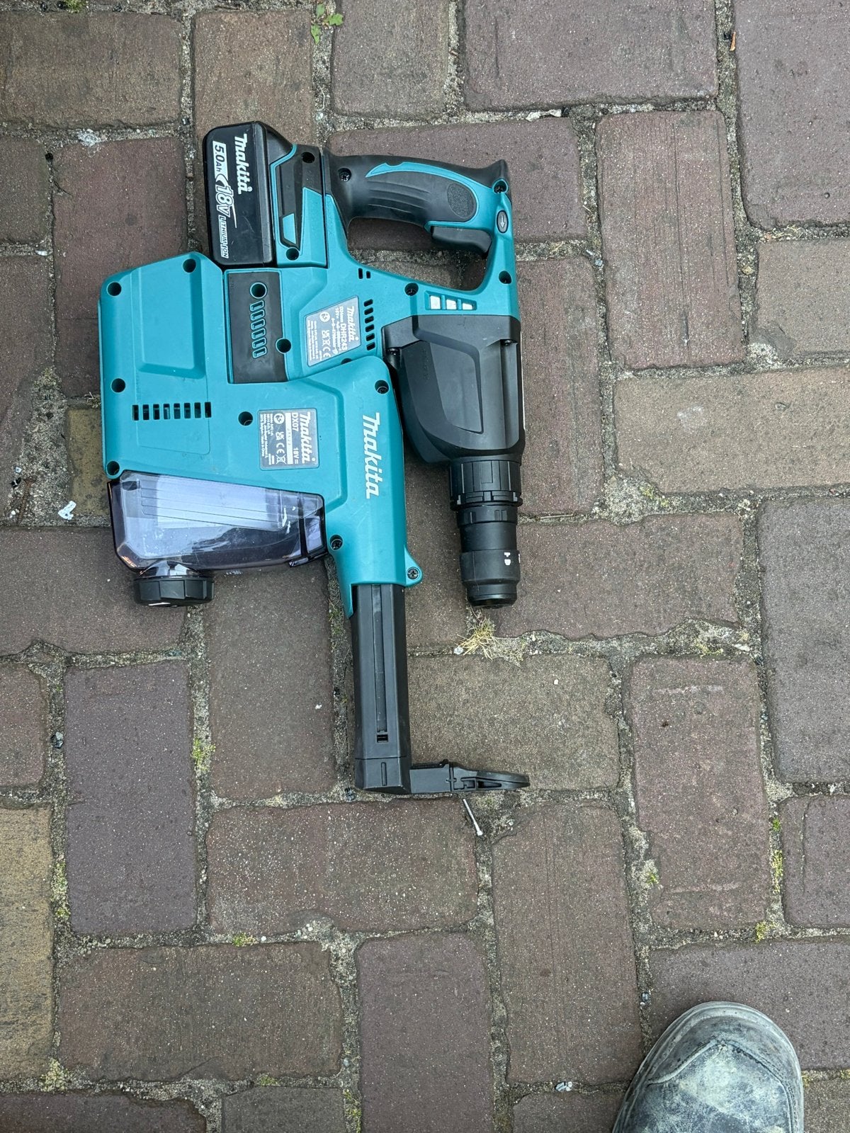 Makita DHR243 Boorhamer met stofafzuiging en accu, Ophalen, 600 watt of meer, Boor- en/of Breekhamer, Zo goed als nieuw