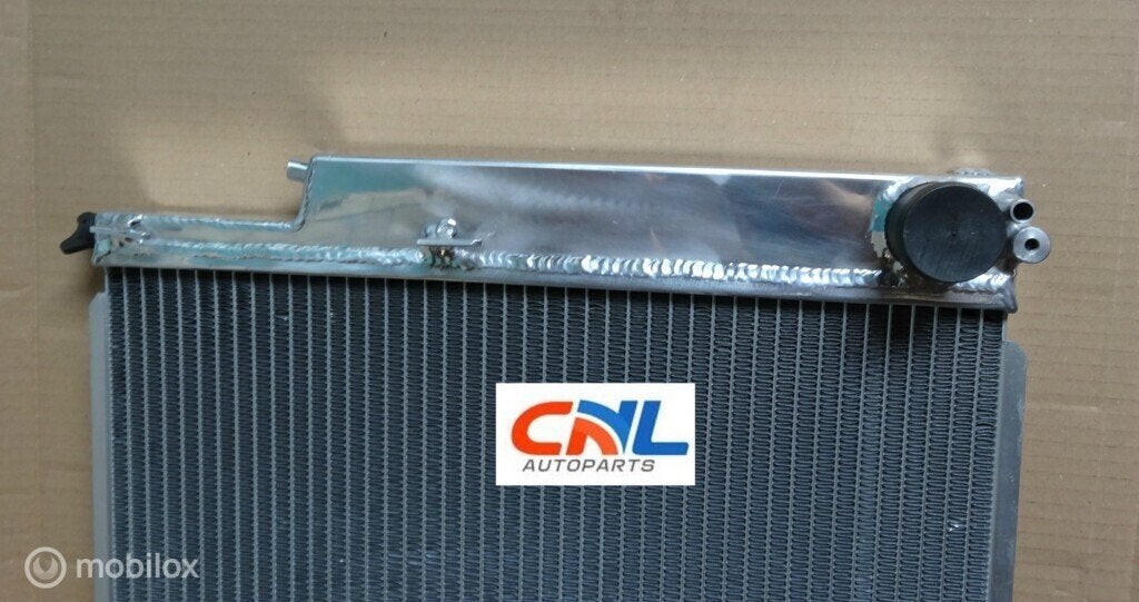 Foto 2 van Radiateur RADIATOR BMW E36 M3/Z3/325TD/320 323 328 1992-1999