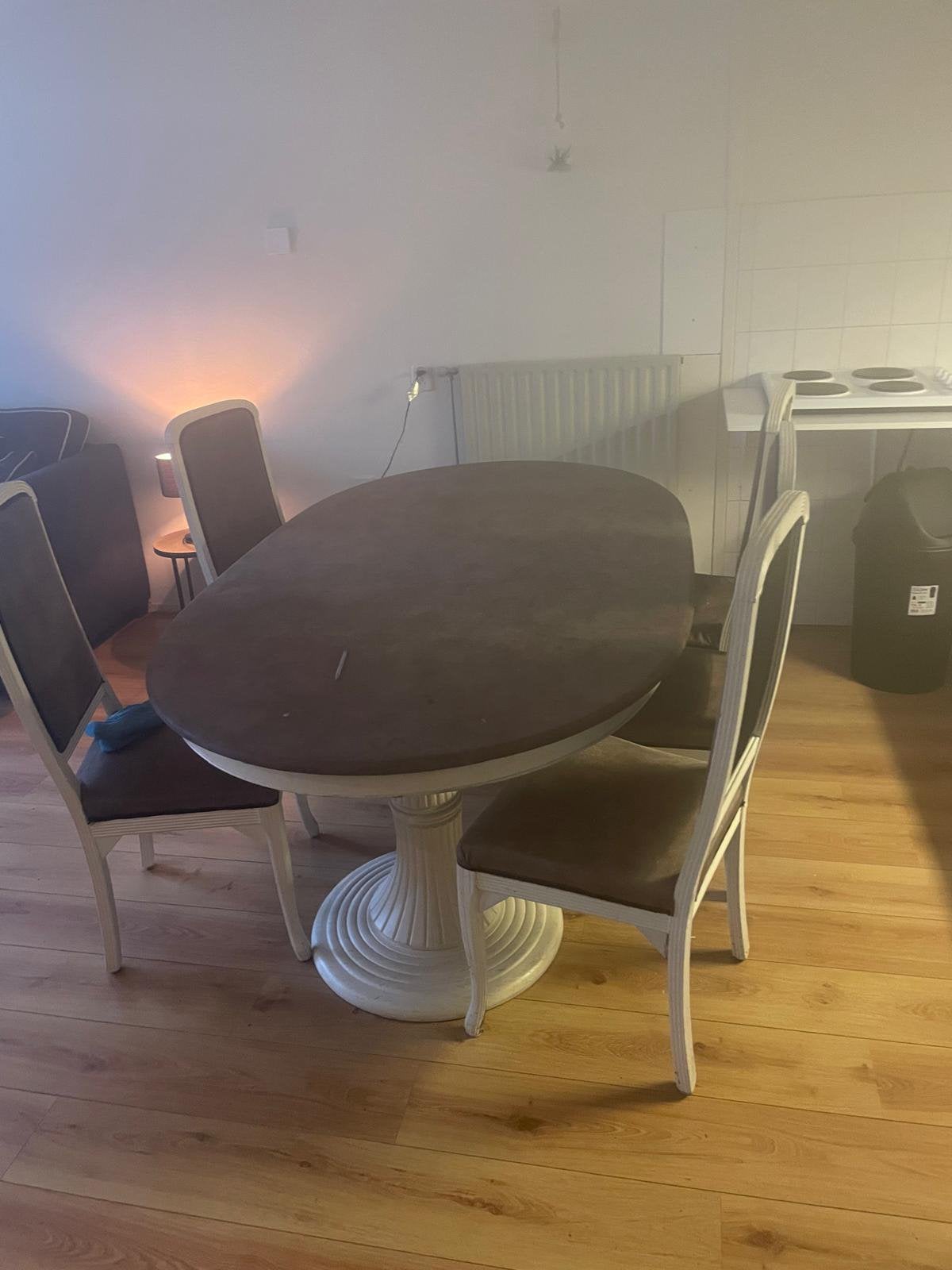 Gratis eettafel en 5 stoelen, Ophalen, Zo goed als nieuw, Rond, 150 tot 200 cm