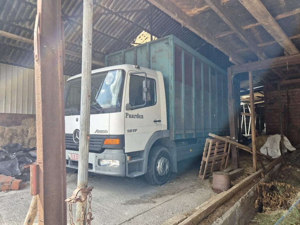mercedes atego, Achterwielaandrijving, Zwart, Leder en Stof, Wit