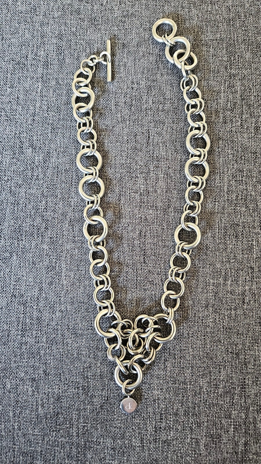Calvin Klein ketting - Zilverkleurig met CK hanger, Ophalen of Verzenden, Zo goed als nieuw, Zilver, Overige materialen