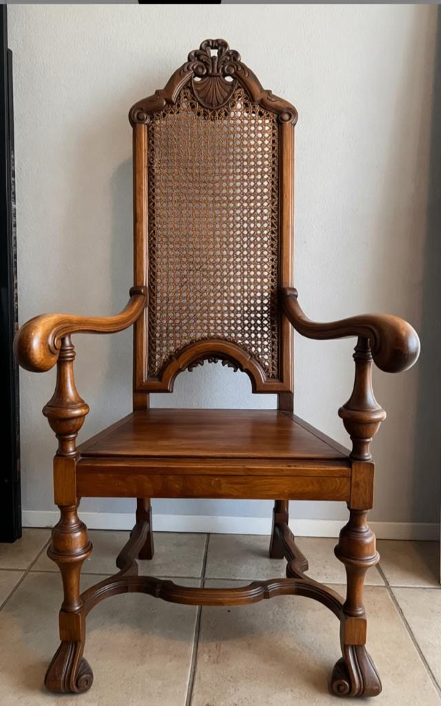 Antieke houtbewerkte stoel, Antiek en Kunst, Antiek | Meubels | Stoelen en Banken, Ophalen
