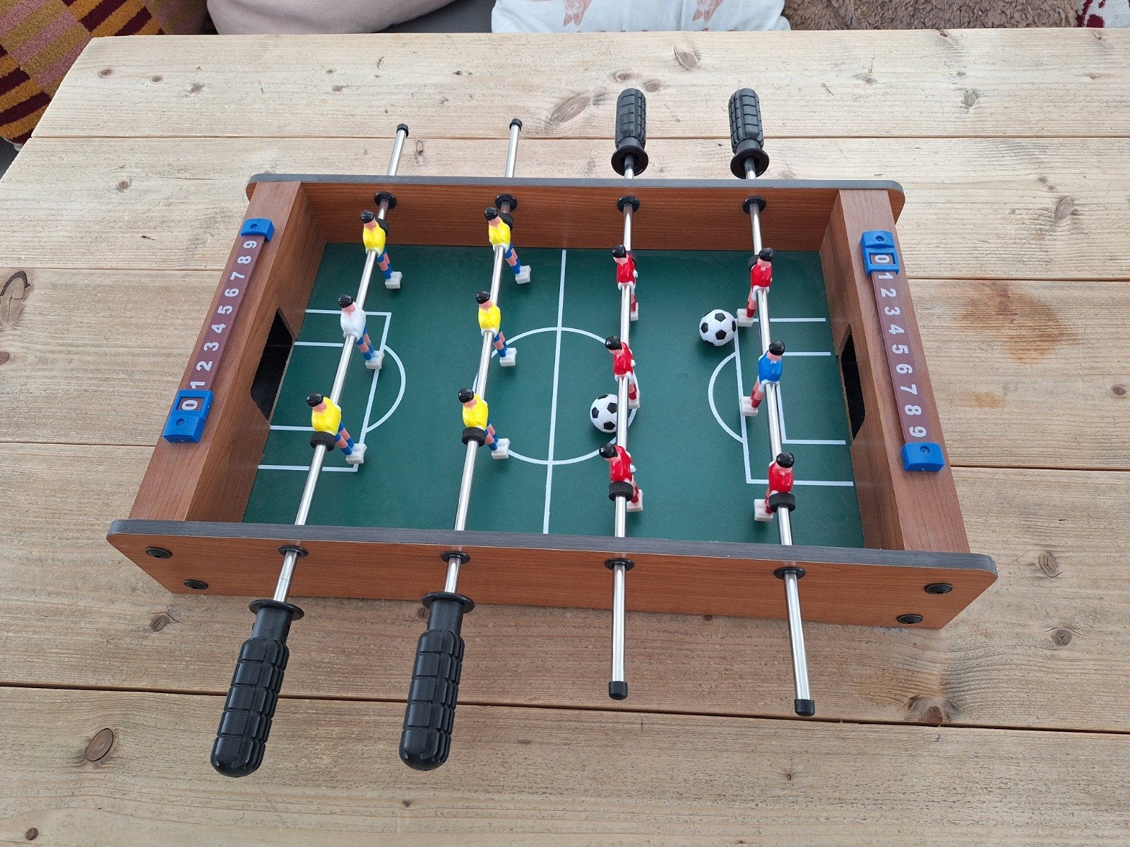 Voetbaltafel, zo goed als nieuw! Inclusief 2 voetballetjes., Kinderen en Baby's, Speelgoed | Voetbaltafels, Ophalen, Zo goed als nieuw