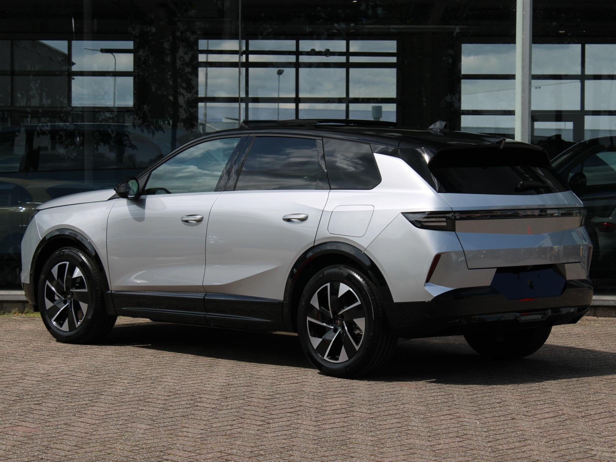 Opel Grandland Electric GS 73 kWh VOORRAAD KORTING, Auto's, 12 maanden, Stof, 213 pk, Origineel Nederlands