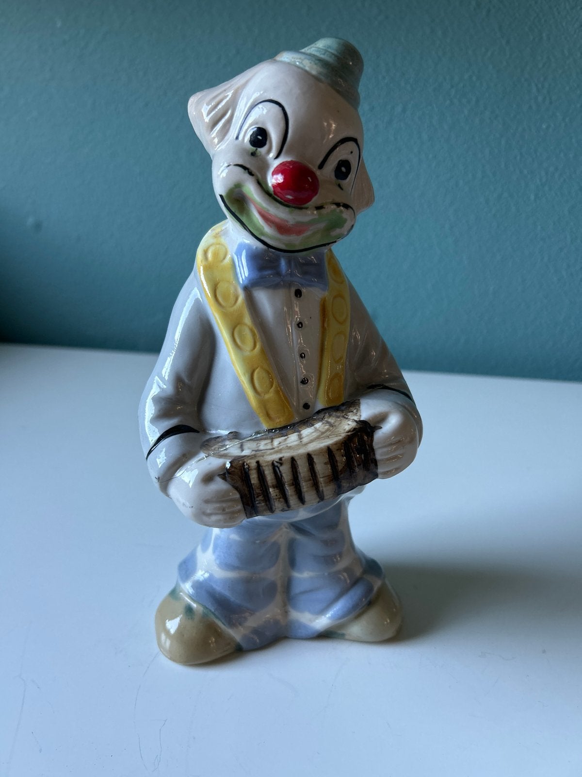 Vintage Porseleinen Clown Beeldje met Accordeon, Ophalen of Verzenden, Gebruikt