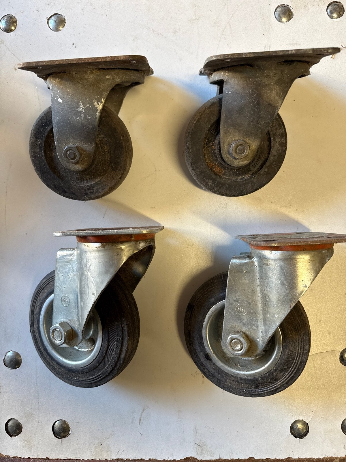 Set van 4 zwenk- en vaste wielen (10cm & 12cm), Doe-het-zelf en Verbouw, Ophalen of Verzenden, Gebruikt