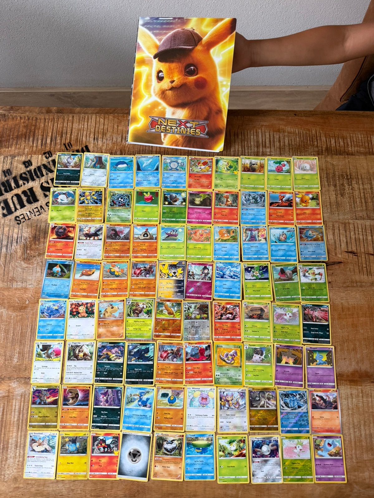 80 Pokémon kaarten + verzamelmap, Ophalen of Verzenden, Zo goed als nieuw, Meerdere kaarten