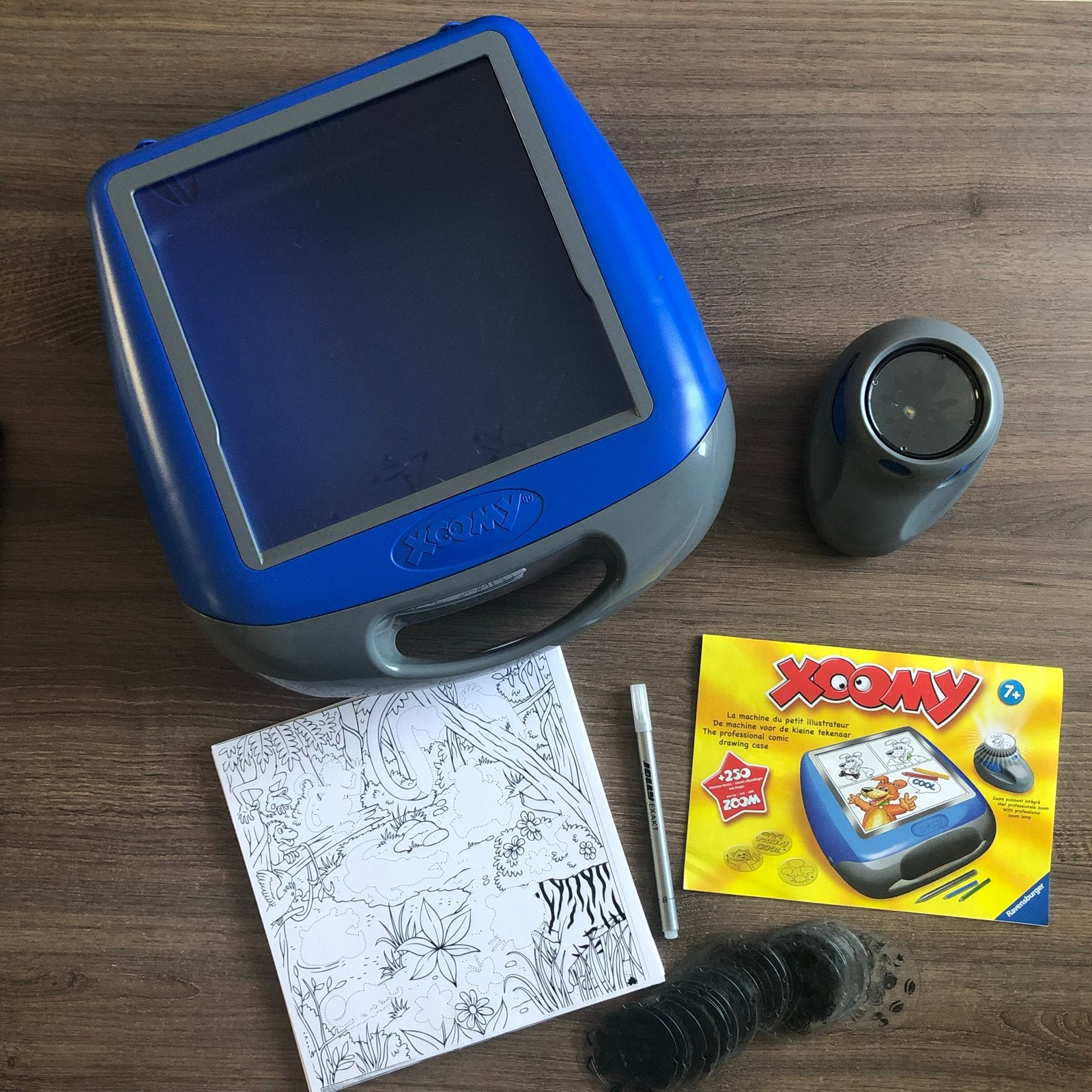 Xoomy tekentafel met projector en sjablonen, Ophalen of Verzenden, Gebruikt, Knutselen, Met licht