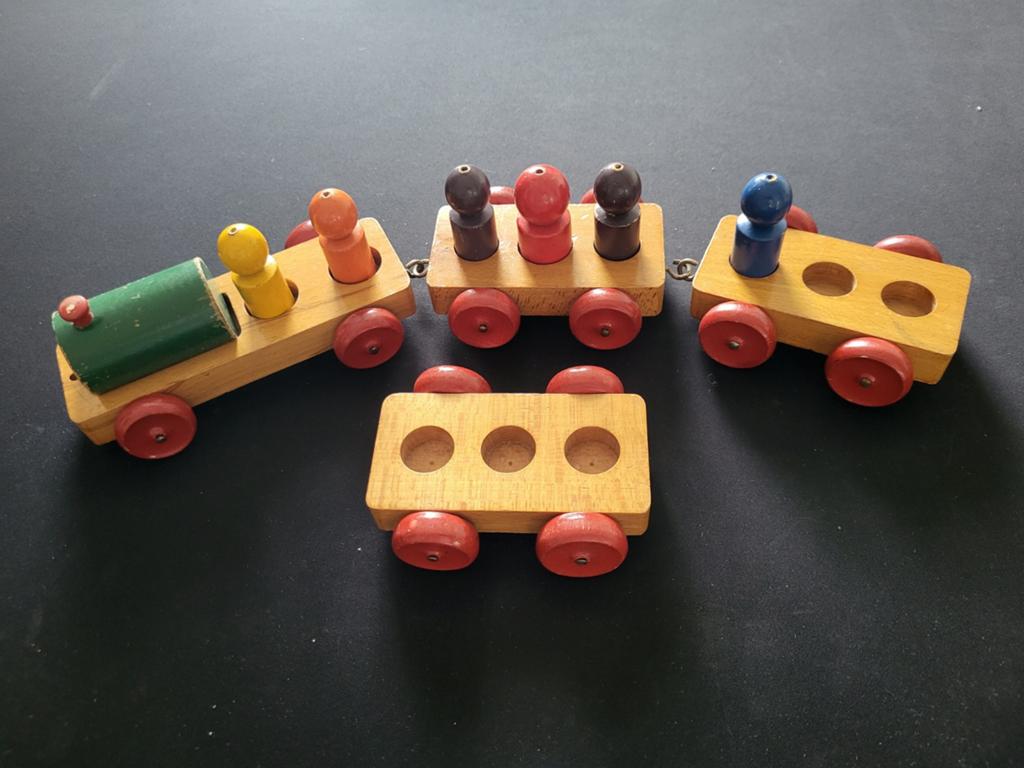 Nooitgedagt Houten Trein Vintage Jaren 60/70 Incompleet, Ophalen of Verzenden, Gebruikt, Duw- of Trekspeelgoed