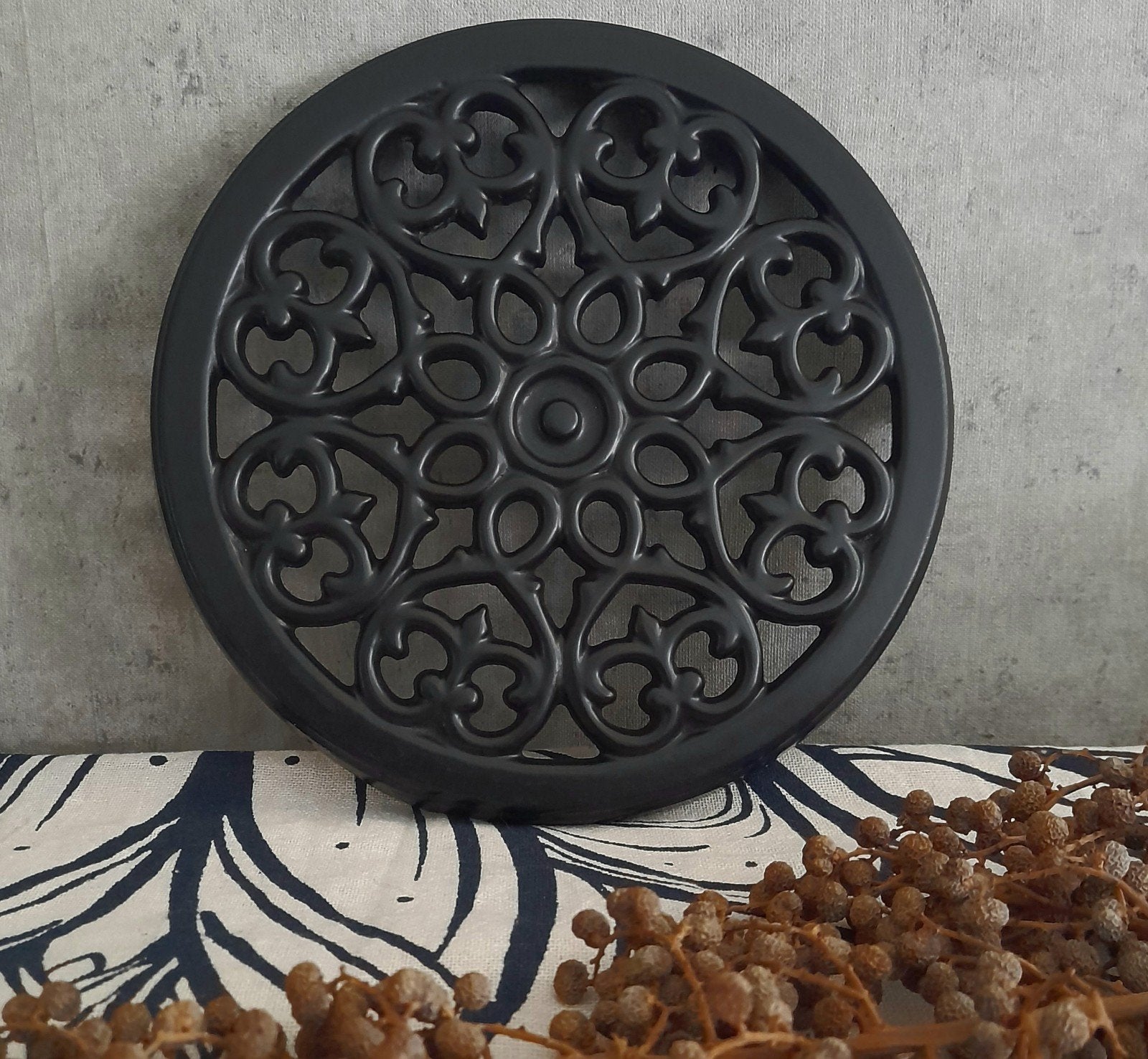 Zwaar gietijzeren onderzetter diam 22.5 cm, Ophalen of Verzenden, Pot of Pan