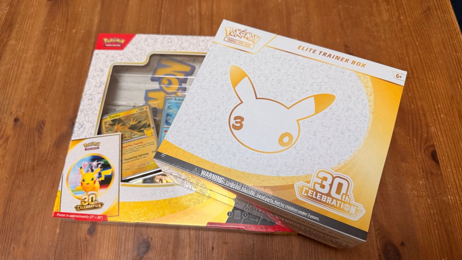 Pokémon Celebrations Poster Collection & Elite Trainer Box, Ophalen of Verzenden, Nieuw, Overige typen
