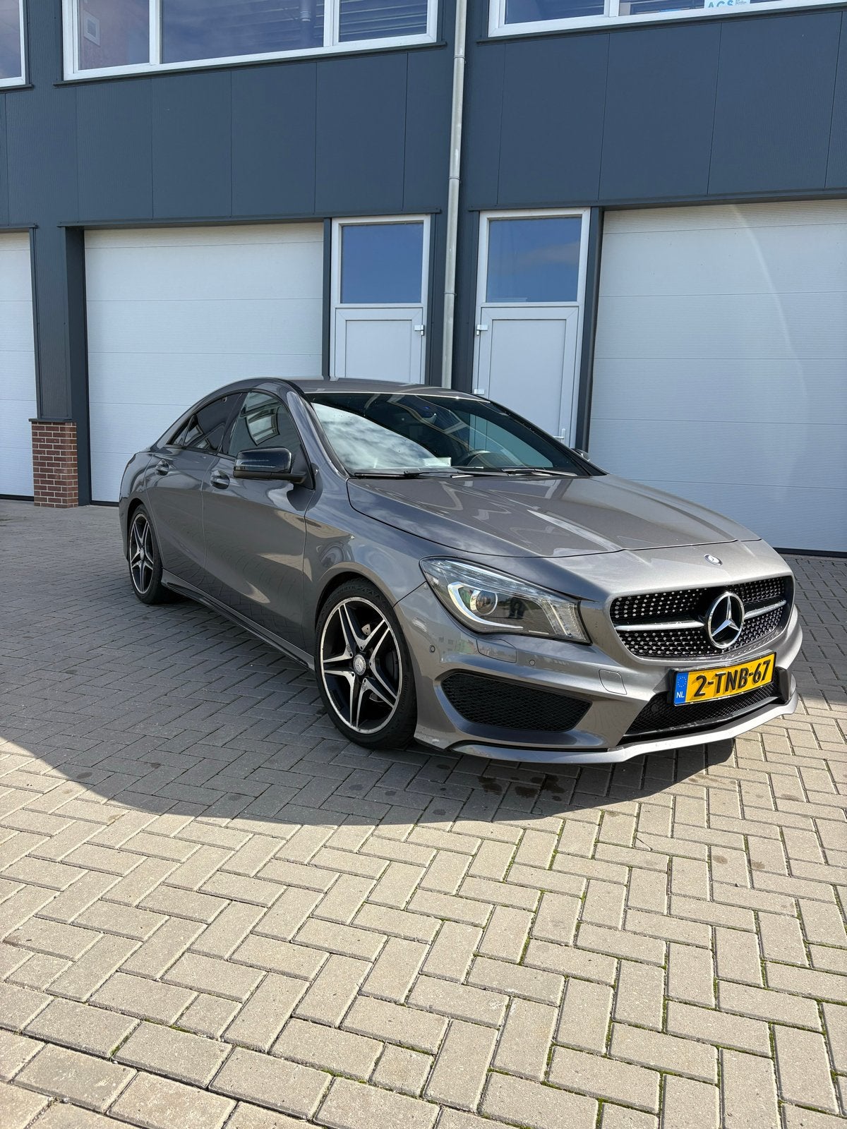 Mercedes-Benz CLA 180 1.6 - AMG Line - kleppensy. 2013 Grijs, Voorwielaandrijving, CLA, Bi-Xenon koplampen, 4 cilinders