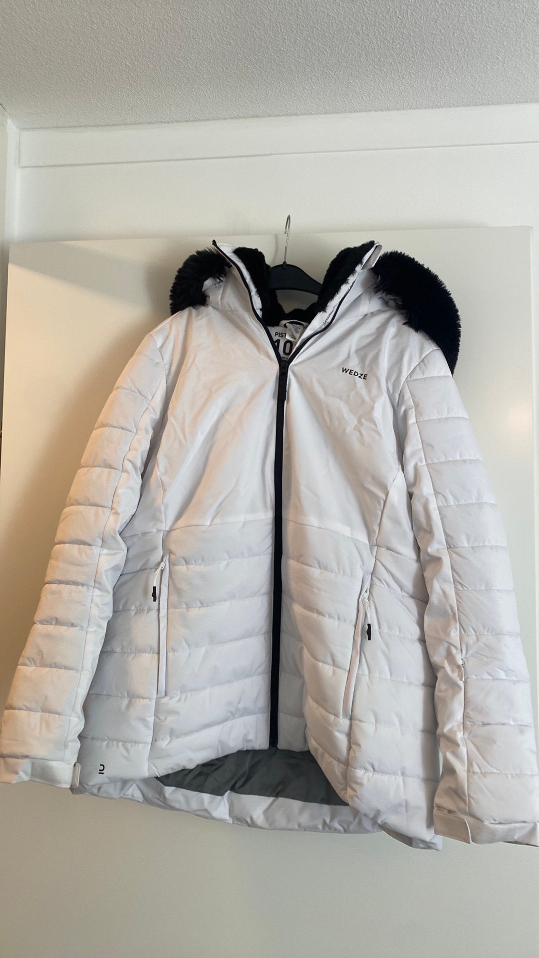 Skijas wedze, Kleding | Dames, Jassen | Winter, Ophalen, Zo goed als nieuw, Maat 46/48 (XL) of groter, Zwart