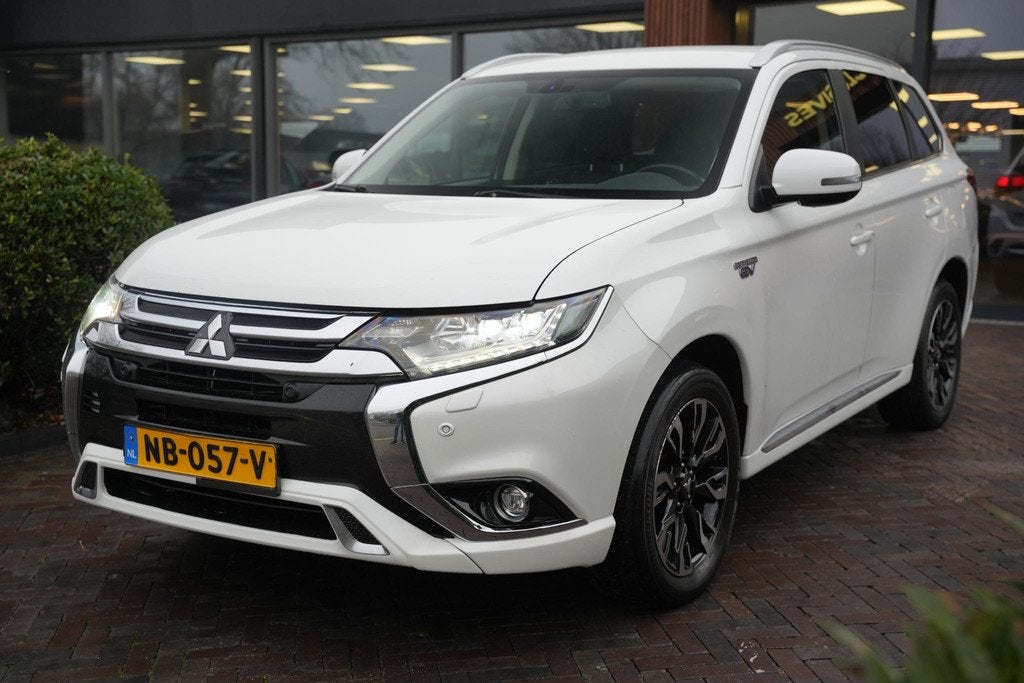 Mitsubishi Outlander 2.0 PHEV Premium Leer camera stoelverwa, Auto's, Mitsubishi, 1998 cc, Euro 6, 4 cilinders, Wit