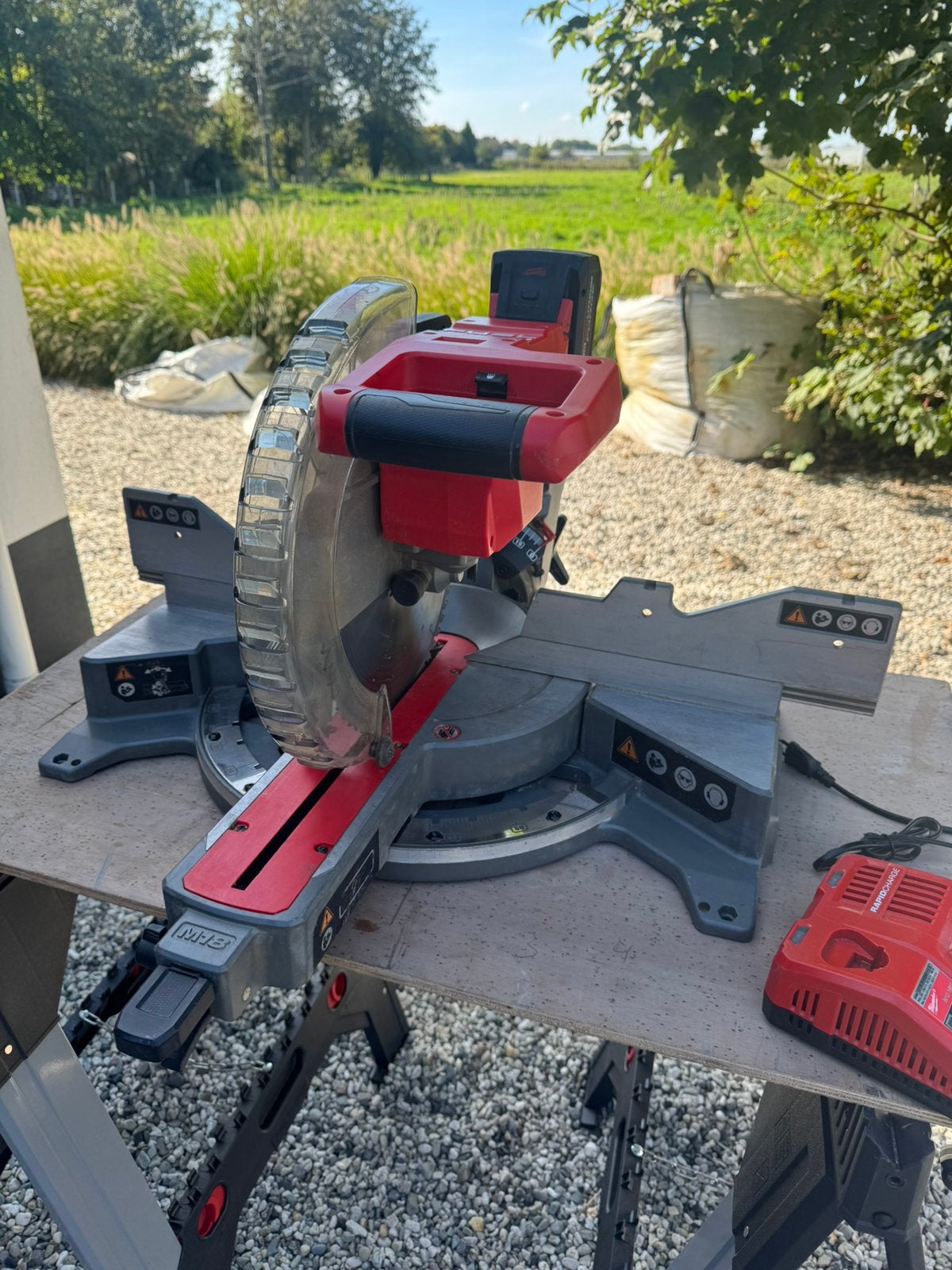 MILWAUKEE M18 FMS-305-121, afkortzaag, Ophalen, 70 mm of meer, Zo goed als nieuw, Afkortzaag