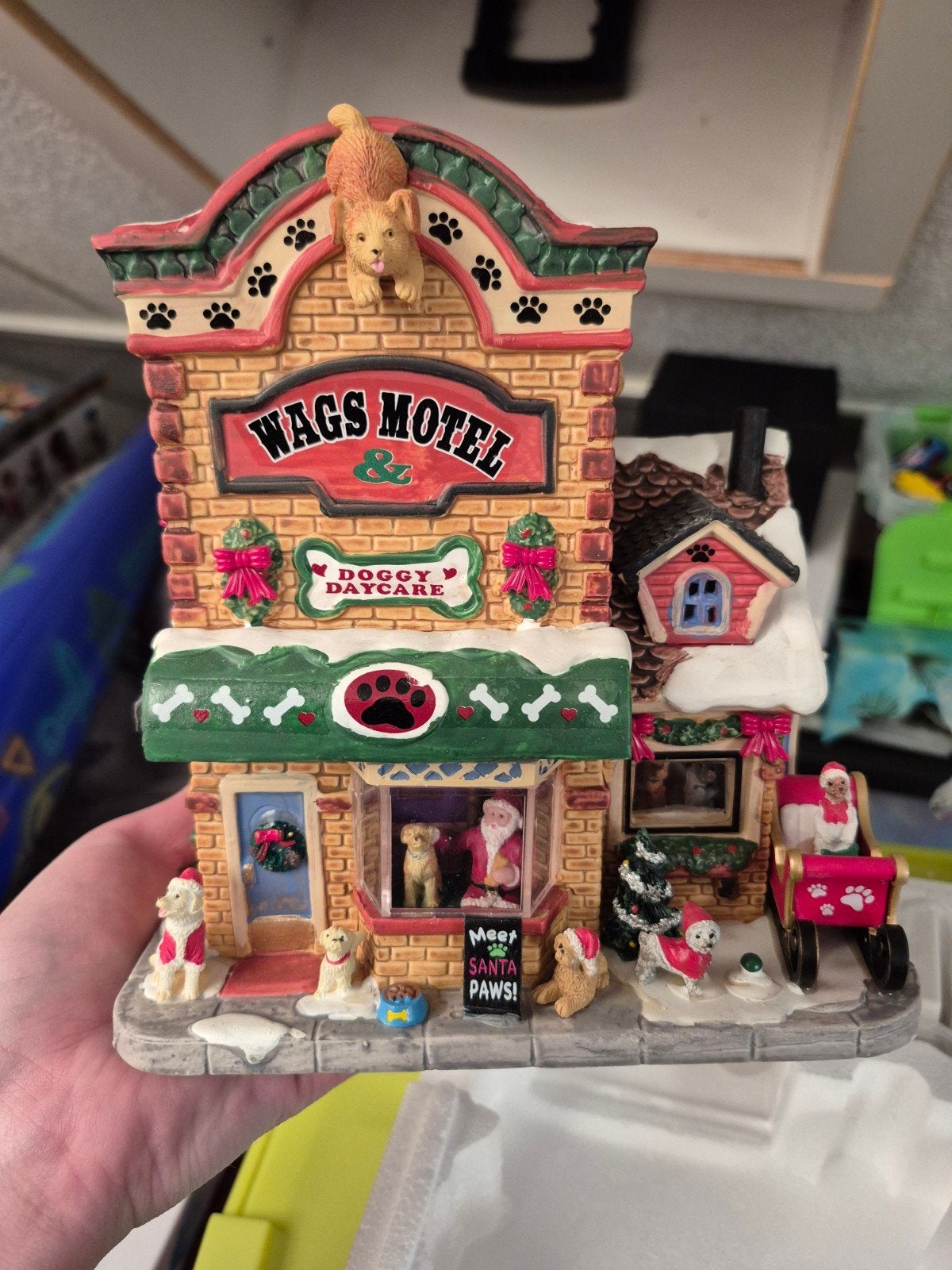 Lemax meet santa paws wags motel kerstdorp huisje, Ophalen of Verzenden, Nieuw