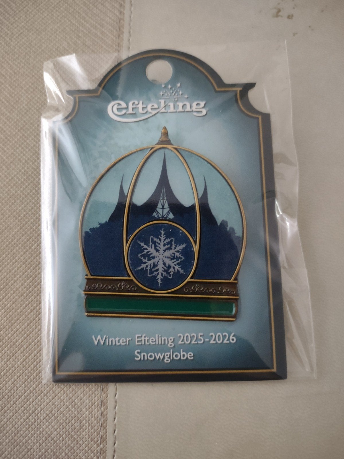 Efteling pin winter, Verzamelen, Verzenden, Nieuw, Button of Speldje
