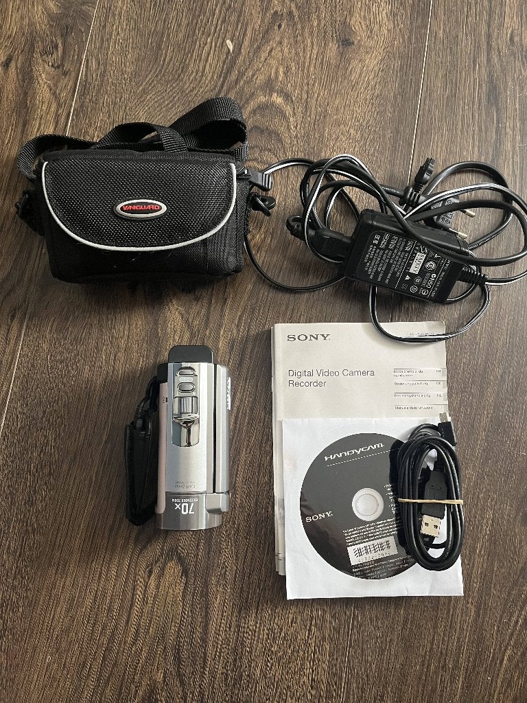 Foto 2 van Sony Handycam DCR-SX85E 16GB compleet + doos, lader en tas