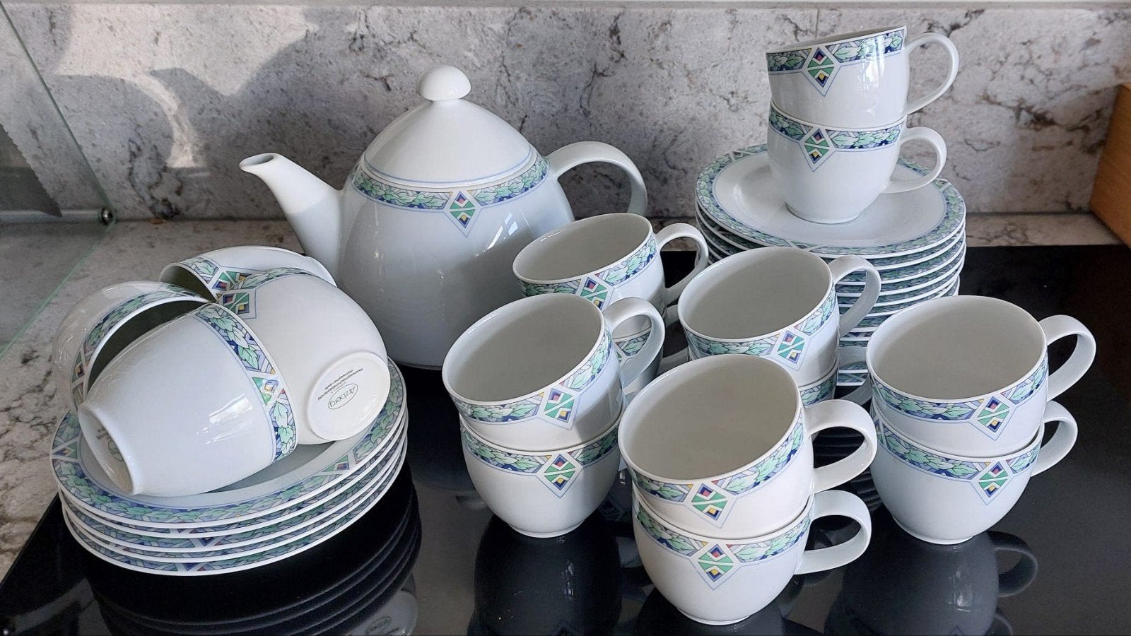 Arzberg (Albert Heijn) theepot met 16 kopjes en 17 schoteltj, Arzberg, Ophalen of Verzenden, Zo goed als nieuw, Overige stijlen