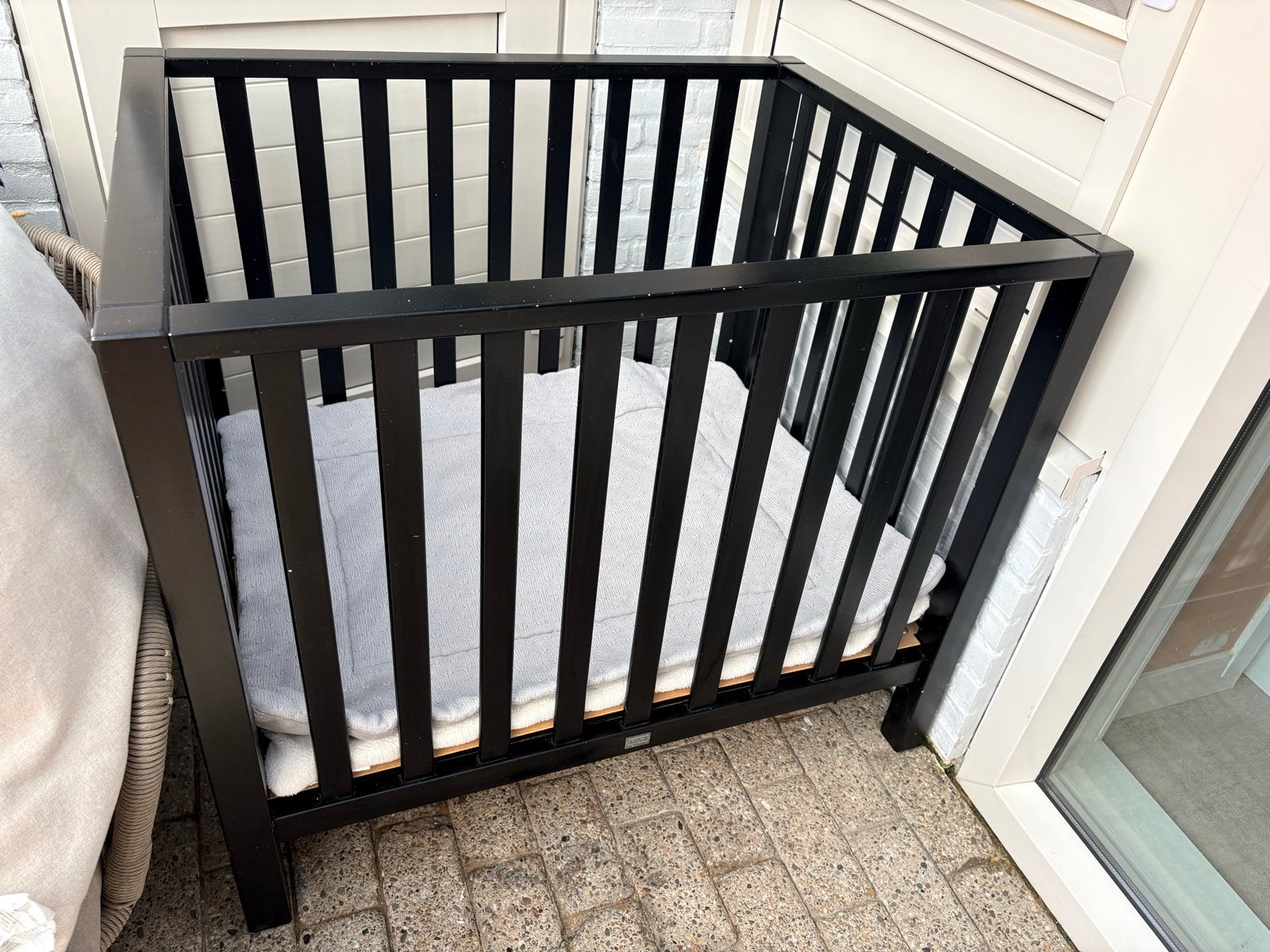 Zwarte baby box GRATIS (exclusief boxkleden), Ophalen, Gebruikt, Vierkant