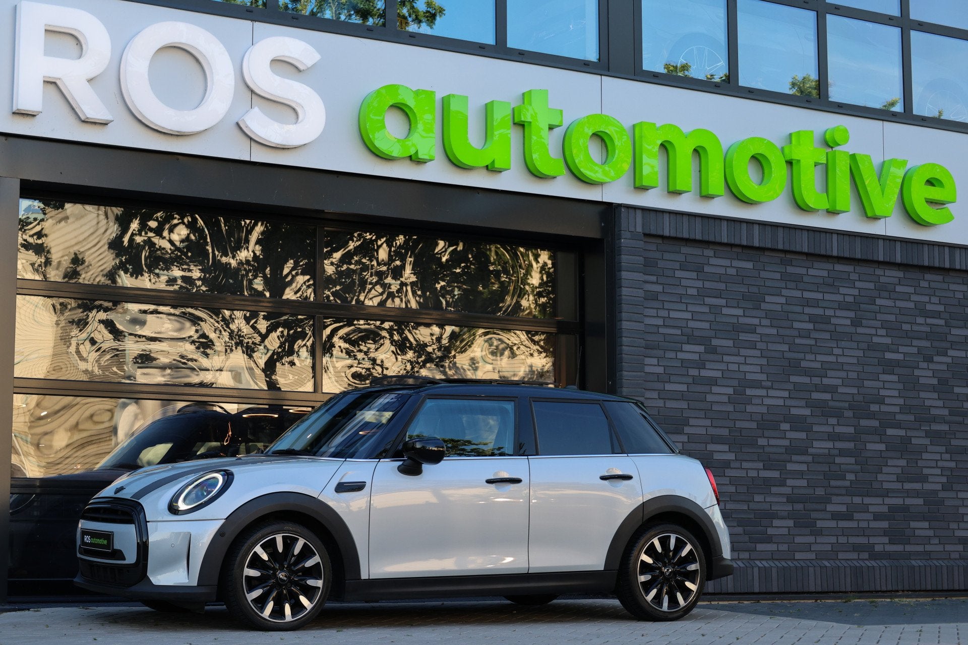 MINI 5-deurs 1.5 Cooper Camden Edition | PANO | STOEL+STUURW, Auto's, Dealer onderhouden, 136 pk, Gebruikt, Zwart