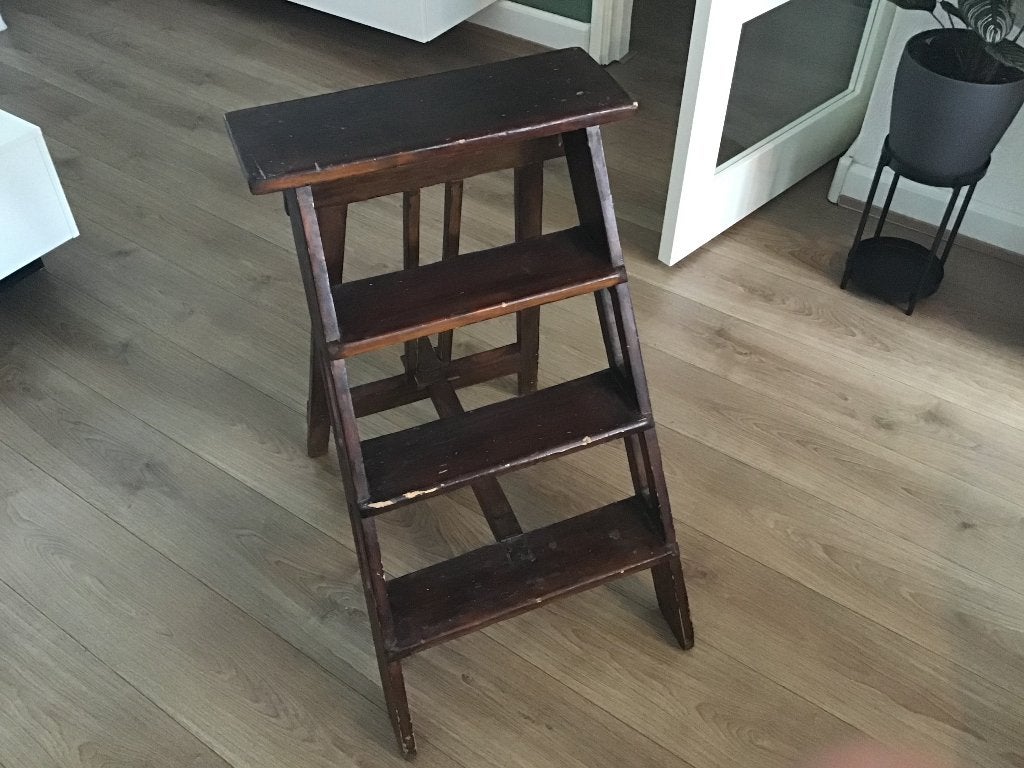 Antieke bibliotheek trap, Ophalen