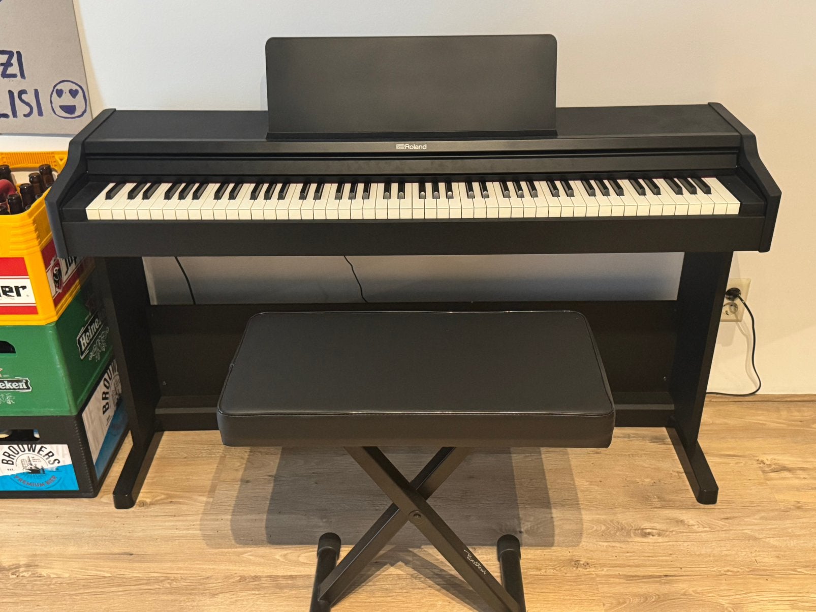 Roland RP107 Digital Piano + Bench, Ophalen, Zwart, Digitaal, Zo goed als nieuw