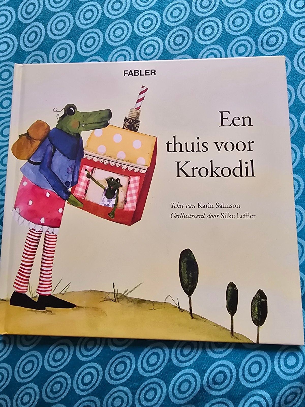 Een thuis voor Krokodil - Kinderboek Fabler IKEA, Ophalen of Verzenden, Zo goed als nieuw, Karin Salmson