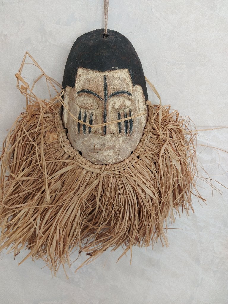 afrikaans masker in hout en raffia, Verzenden