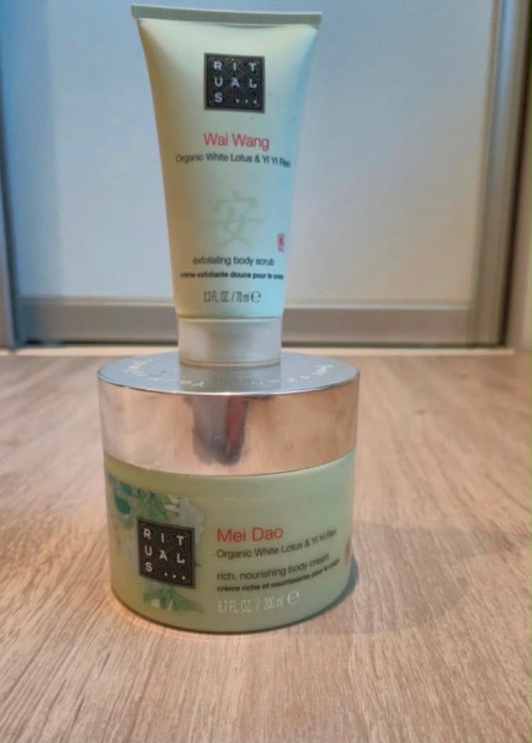 Rituals Wai lotus Wang Scrub & Mei Dao Bodycrème Set, Ophalen of Verzenden, Nieuw, Bodylotion, Crème of Olie