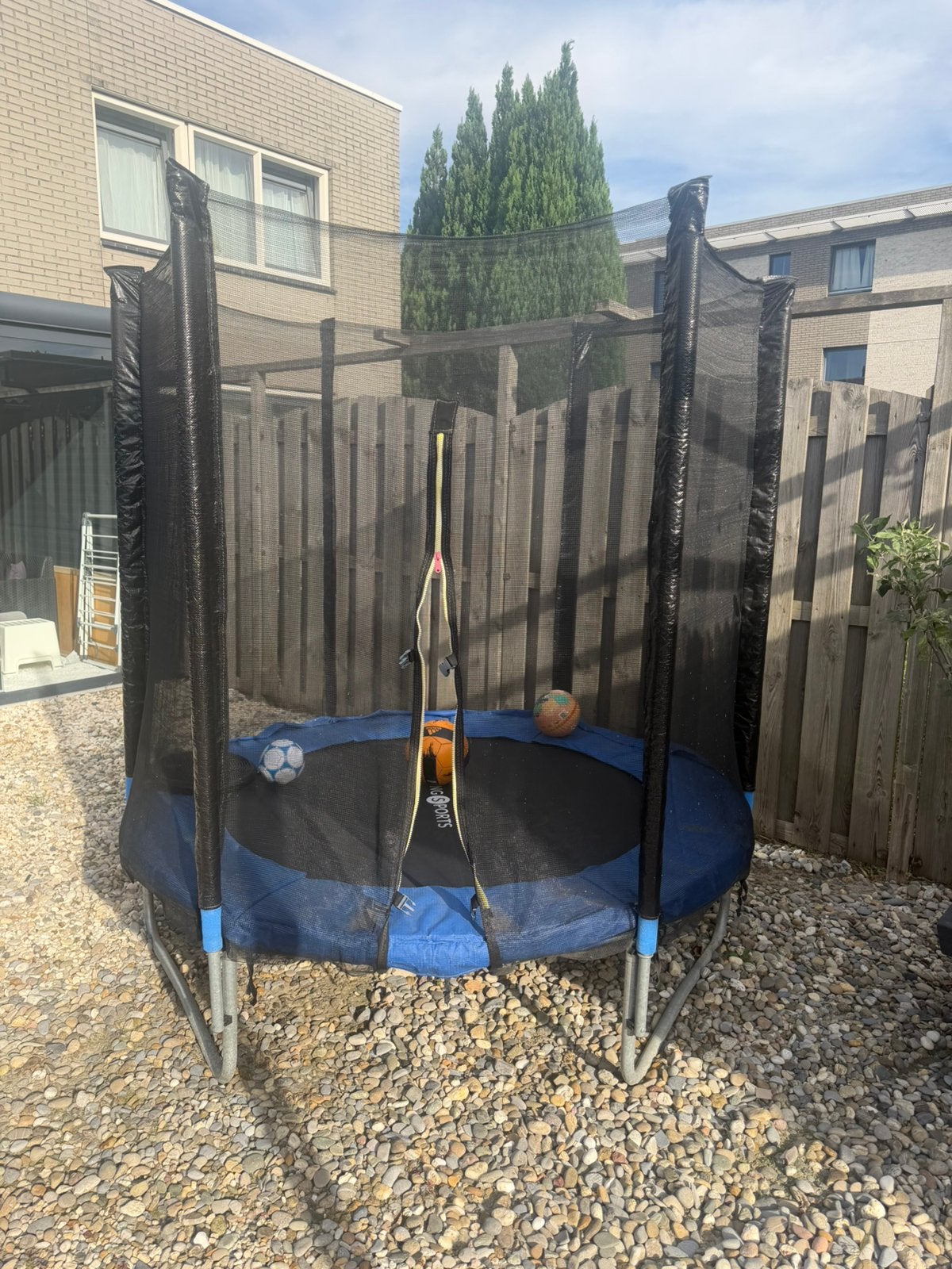 Trampoline, Ophalen, Zo goed als nieuw