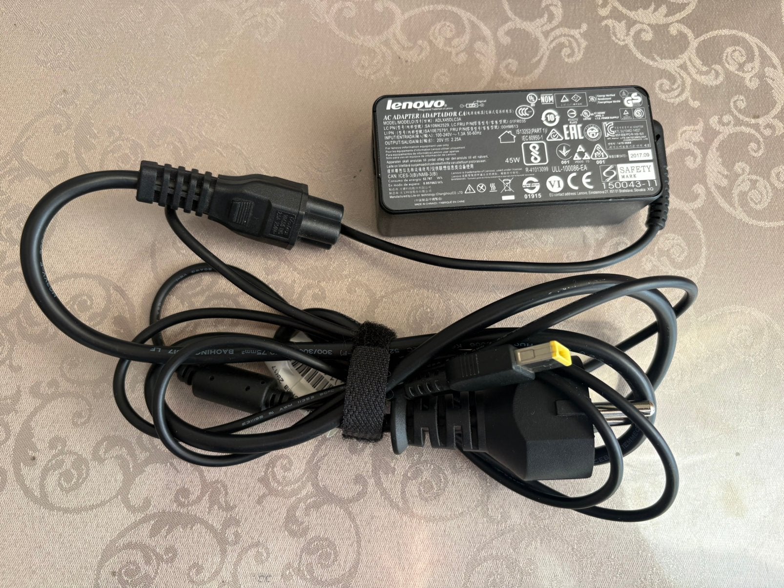 Originele Lenovo Laptop Oplader / Adapter - 45W Slim Tip, Computers en Software, Ophalen of Verzenden, Zo goed als nieuw