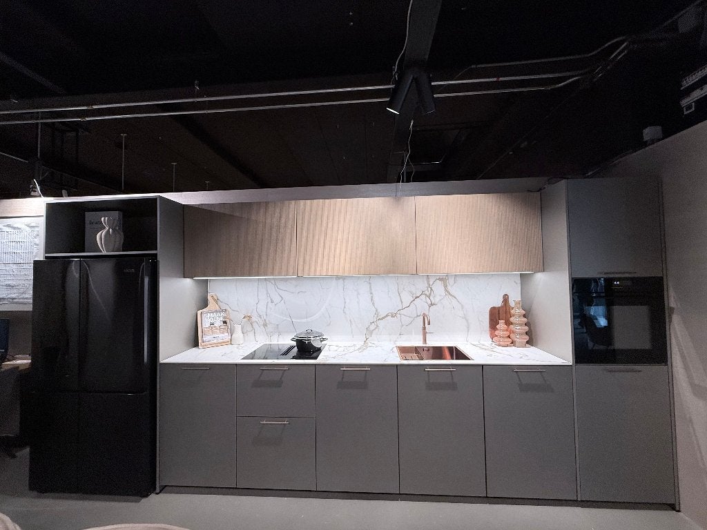 Luxe showroomkeuken te koop, Ophalen, Enkelwandige keuken, Zo goed als nieuw, Overige kleuren
