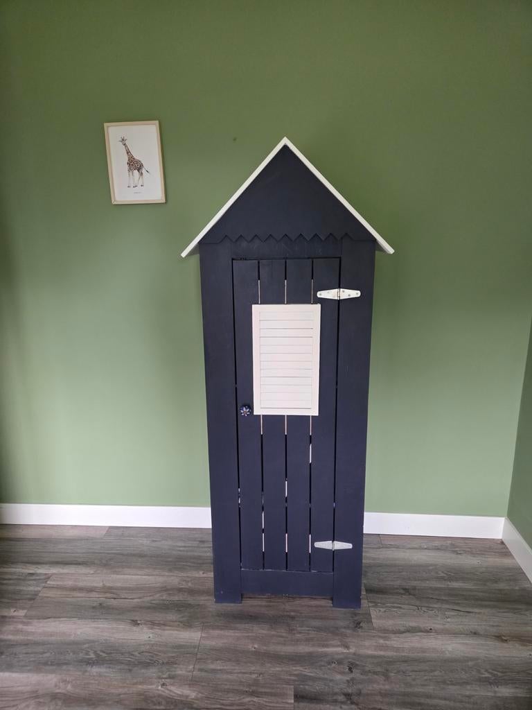 Unieke strandhuisje kast - Donkerblauw met wit dak, Huis en Inrichting, Kasten | Overige, Zo goed als nieuw, Ophalen