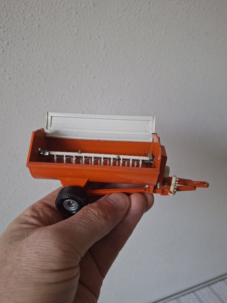 Howard Rotaspreader 155 Mestverspreider 1:32 Britains 9568, Ophalen of Verzenden, Zo goed als nieuw, Auto