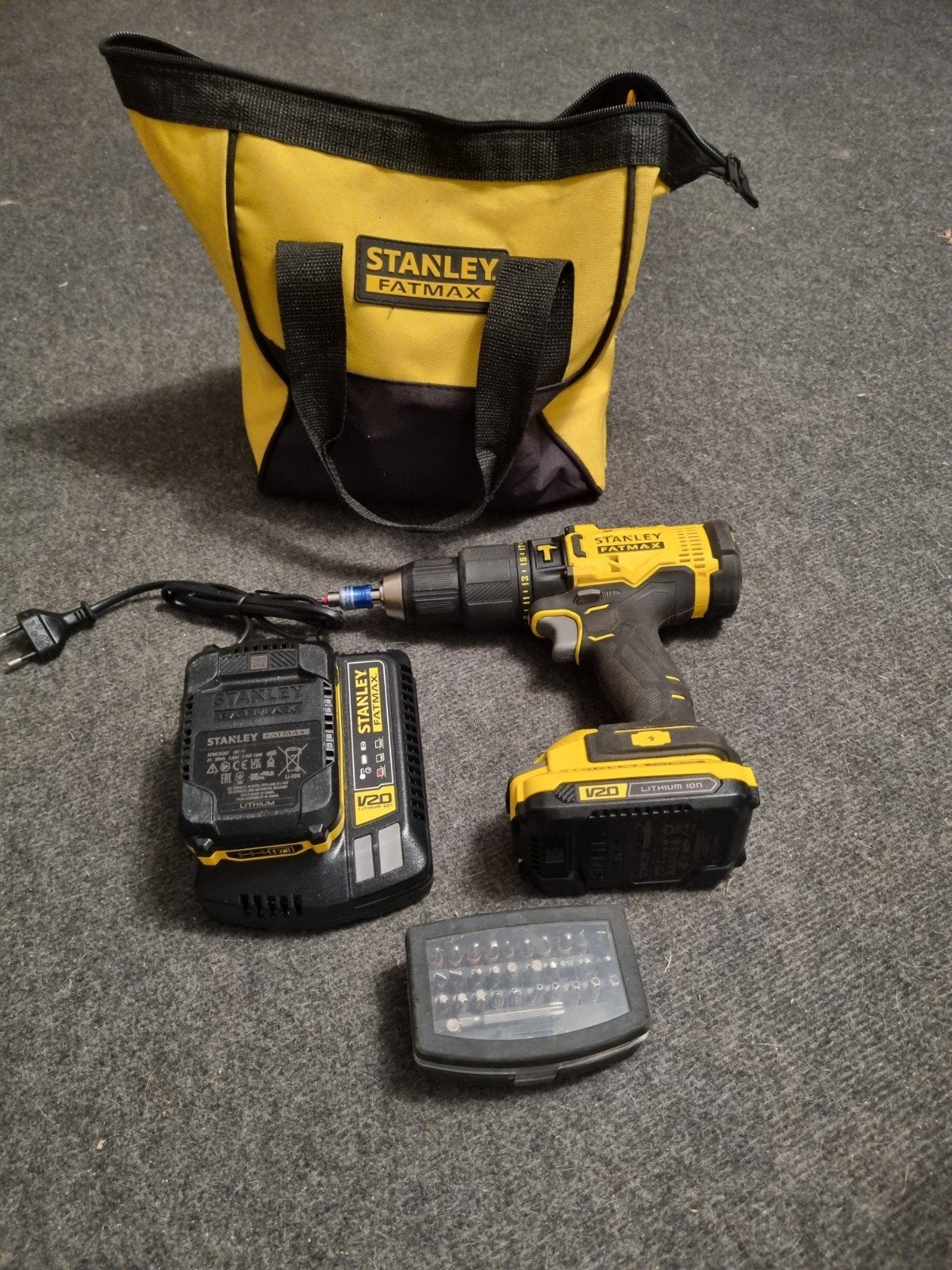 Stanley Fatmax V20 Accuboormachine met 2 accu's en lader, Ophalen, Minder dan 400 watt, Klopboormechanisme, Zo goed als nieuw