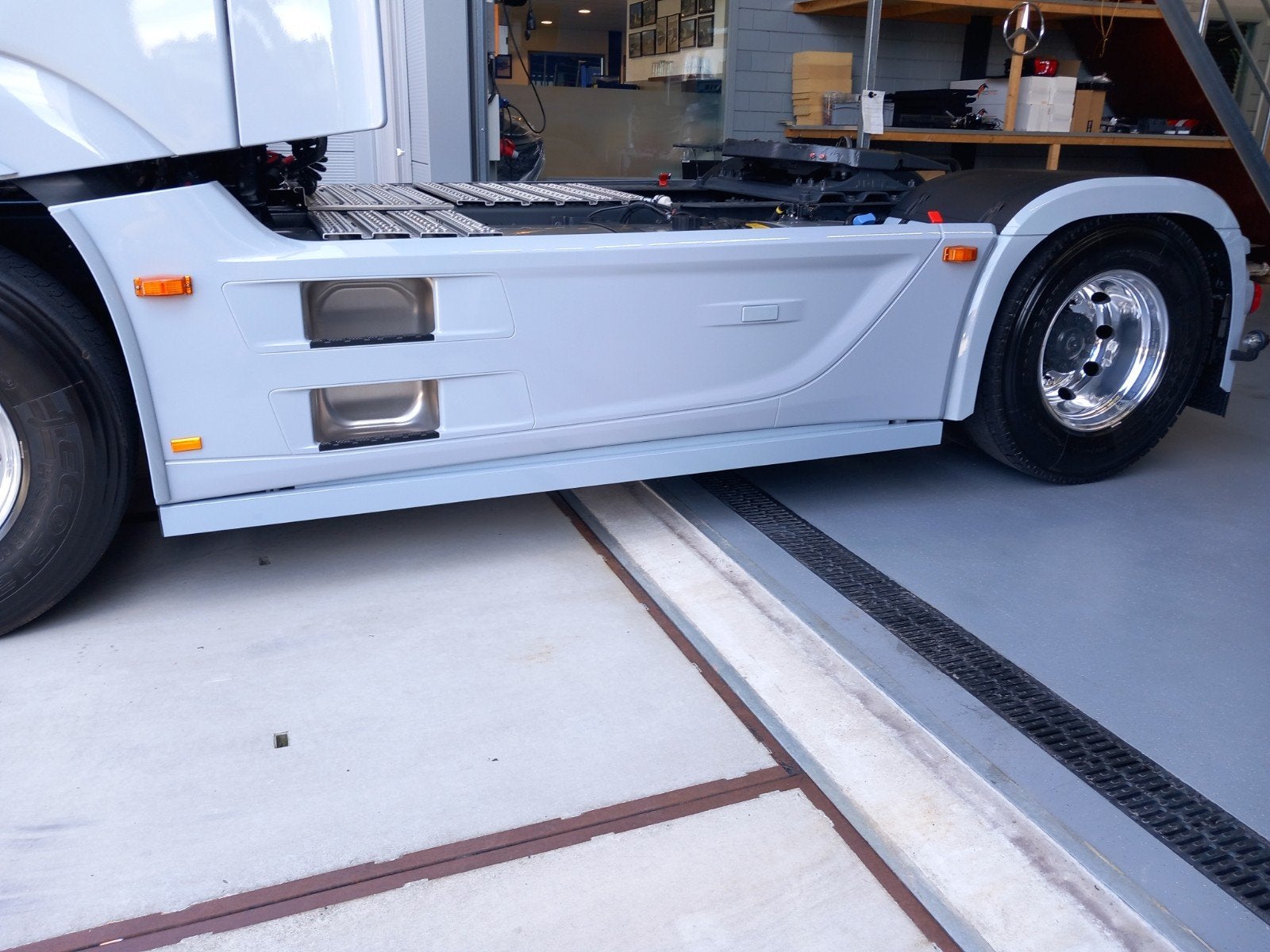 Mercedes Actros MP5  sidebars - lichtbalk - bovenbed, Auto-onderdelen, Vrachtwagen-onderdelen, Ophalen, Gebruikt, Mercedes-Benz