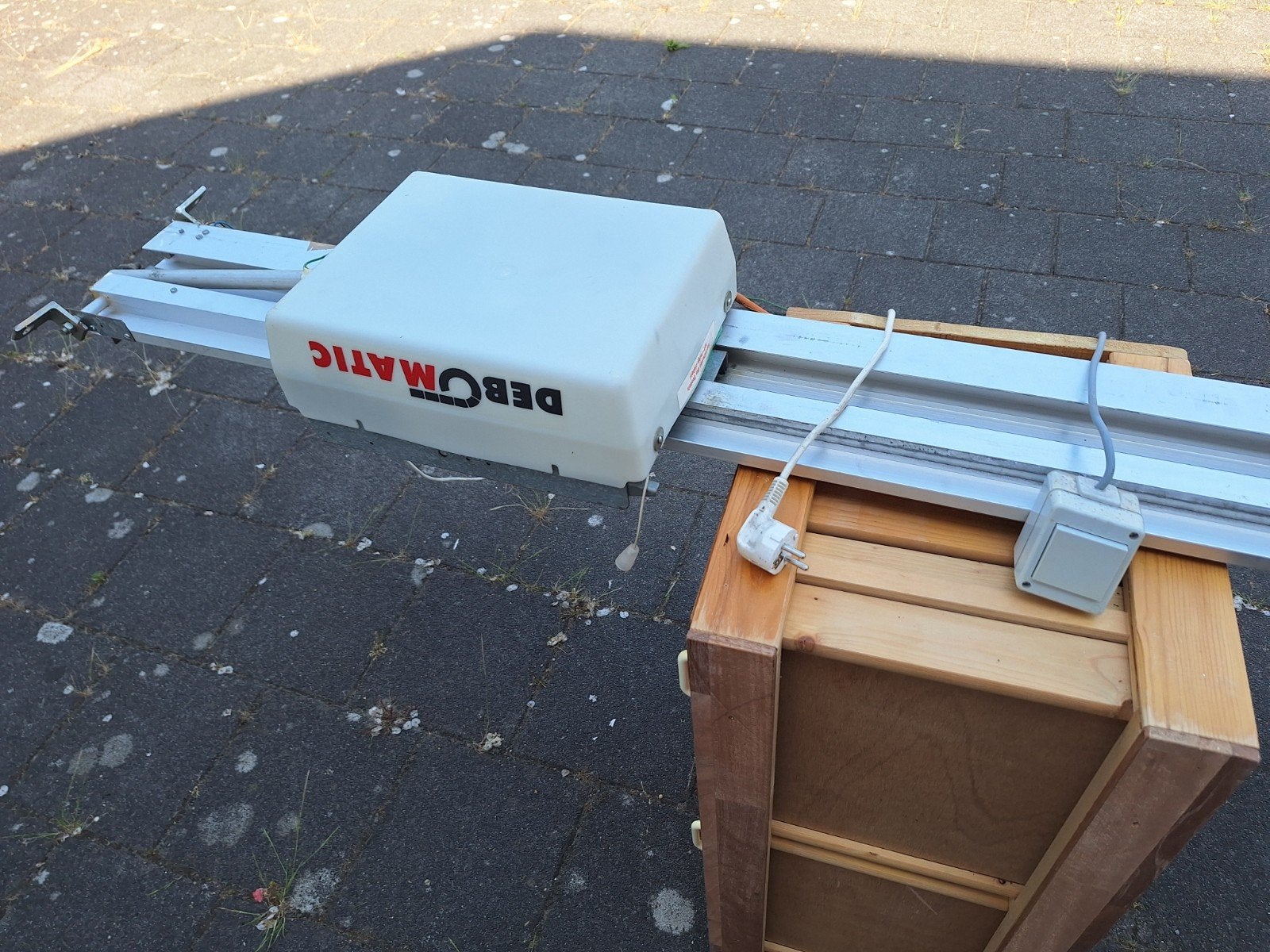 Debomatic Garagedeuropener met 3 zenders en wandschakelaar, Ophalen, Gebruikt, Garagedeur, 120 cm of meer