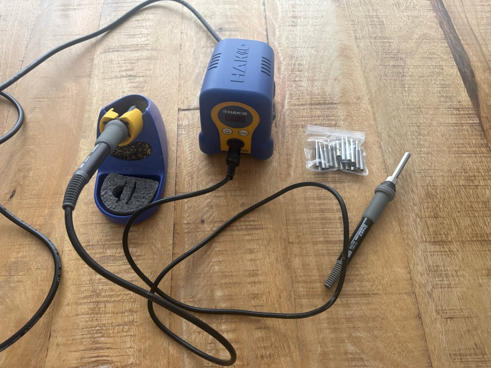 Hakko FX-888D Soldeerstation met extra's, Hobby en Vrije tijd, Elektronica-componenten, Gebruikt, Ophalen of Verzenden, ., .